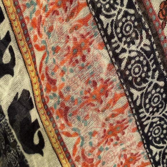 Rue 21 ETC Multi colored Scarf featuring elephants 30 x 70 - Picture 3 of 3